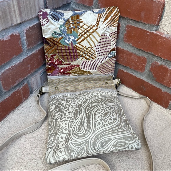 HASbags🇺🇸Reversible Leather/Fabric Flip Crossbody Bag - Picture 3 of 7